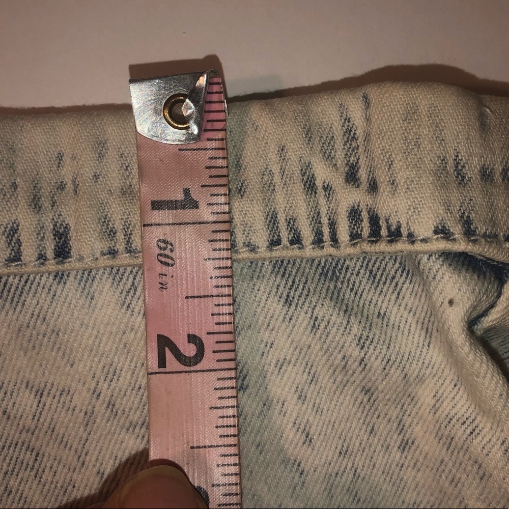 VINTAGE 1980’s OVERALL DISTRESSED PINSTRIPE DENIM SHORTALLS - Picture 4 of 16
